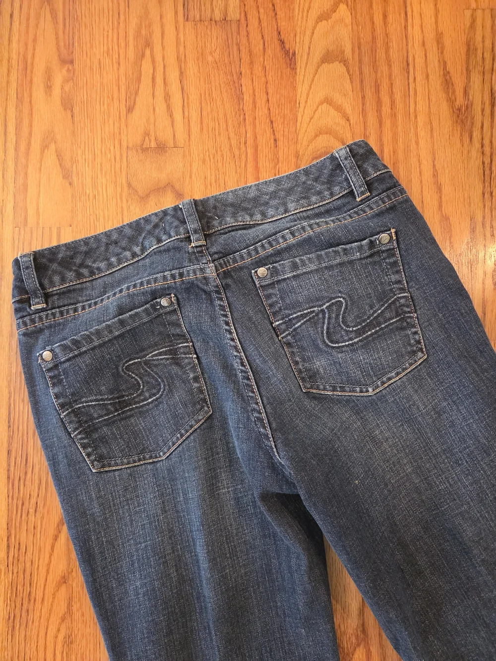 White House Black Market Dark Indigo Boot Leg Blanc Jeans Size: 6S